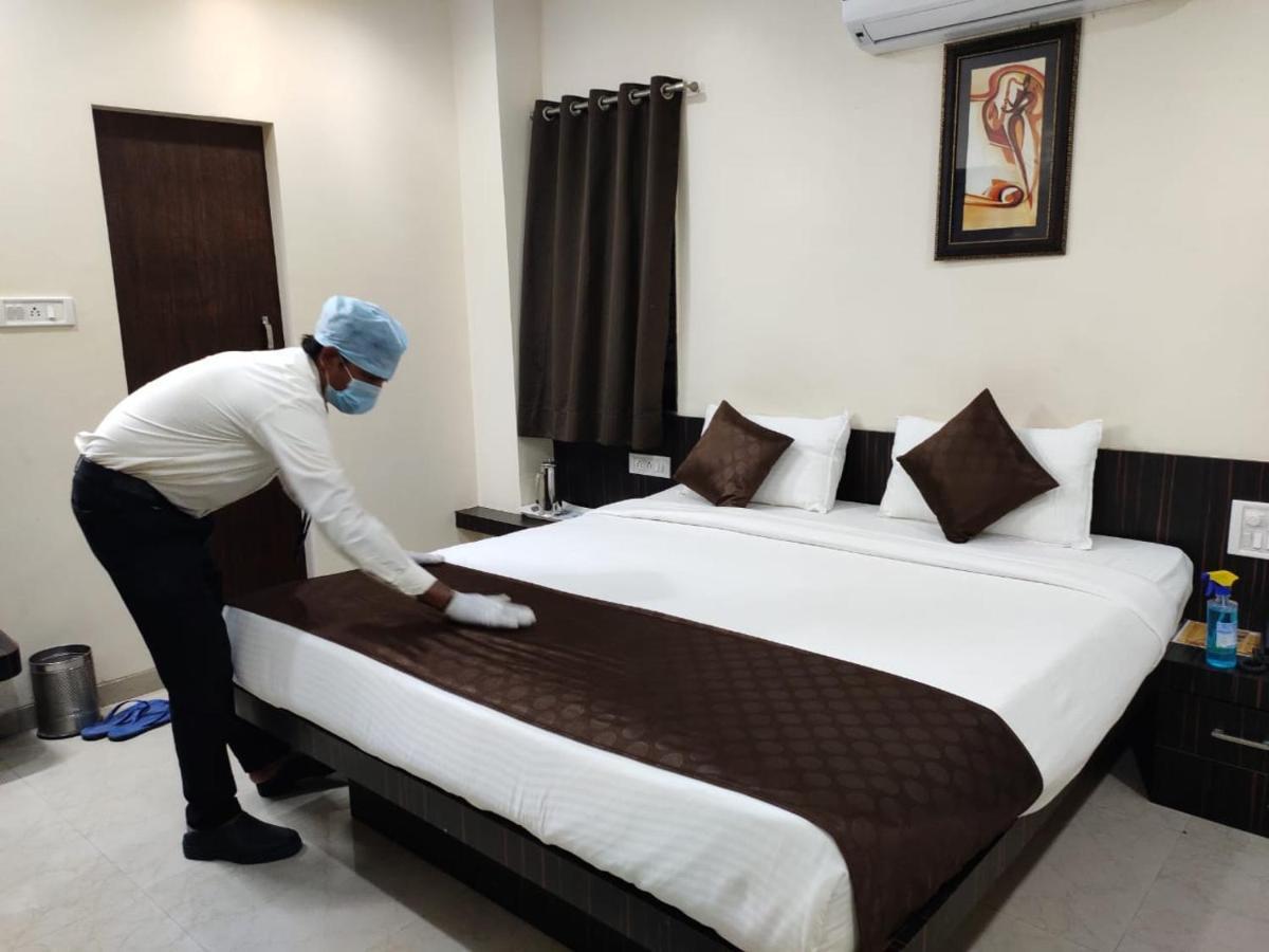 Hotel Avon International Aurangabad  Exteriör bild