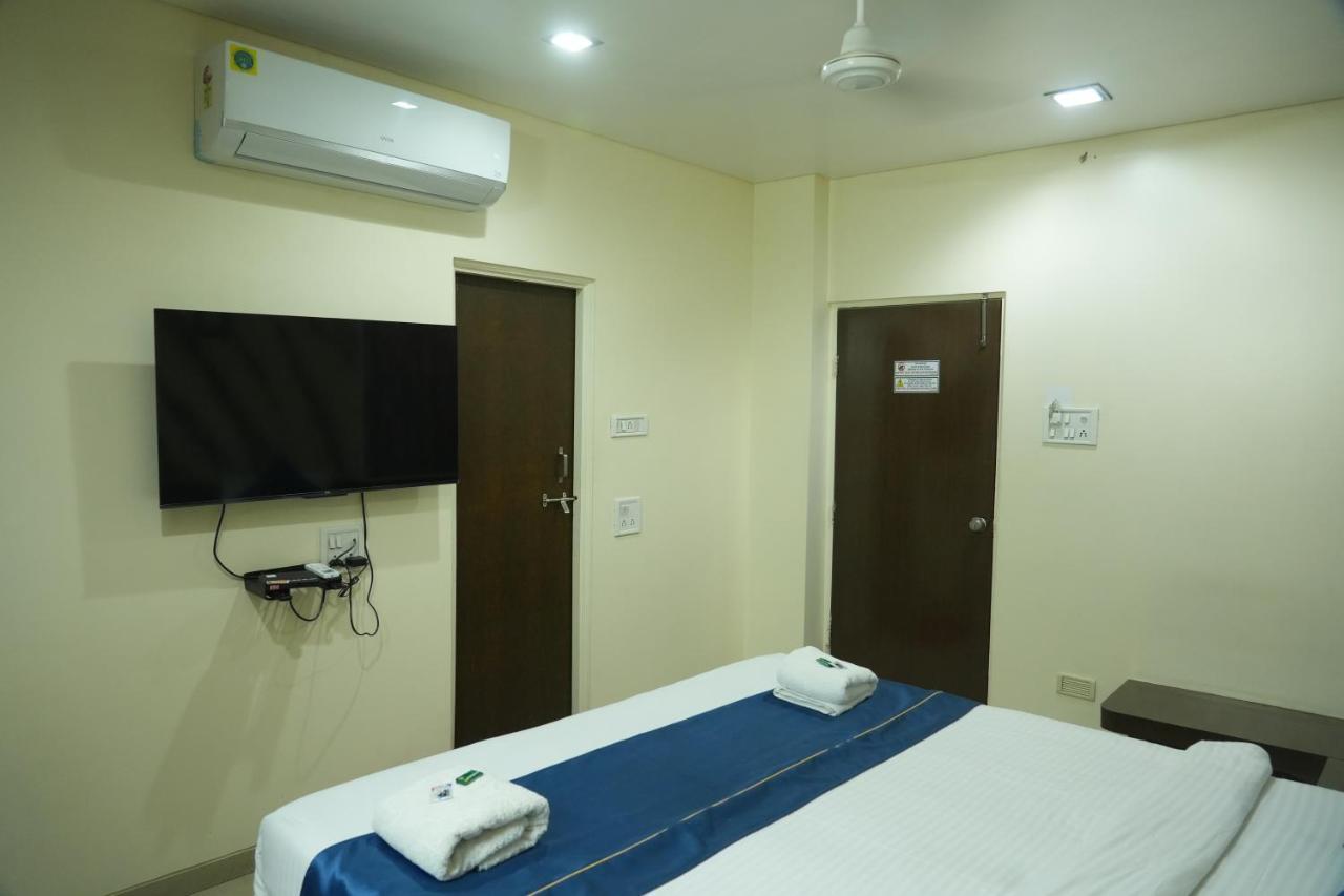 Hotel Avon International Aurangabad  Exteriör bild