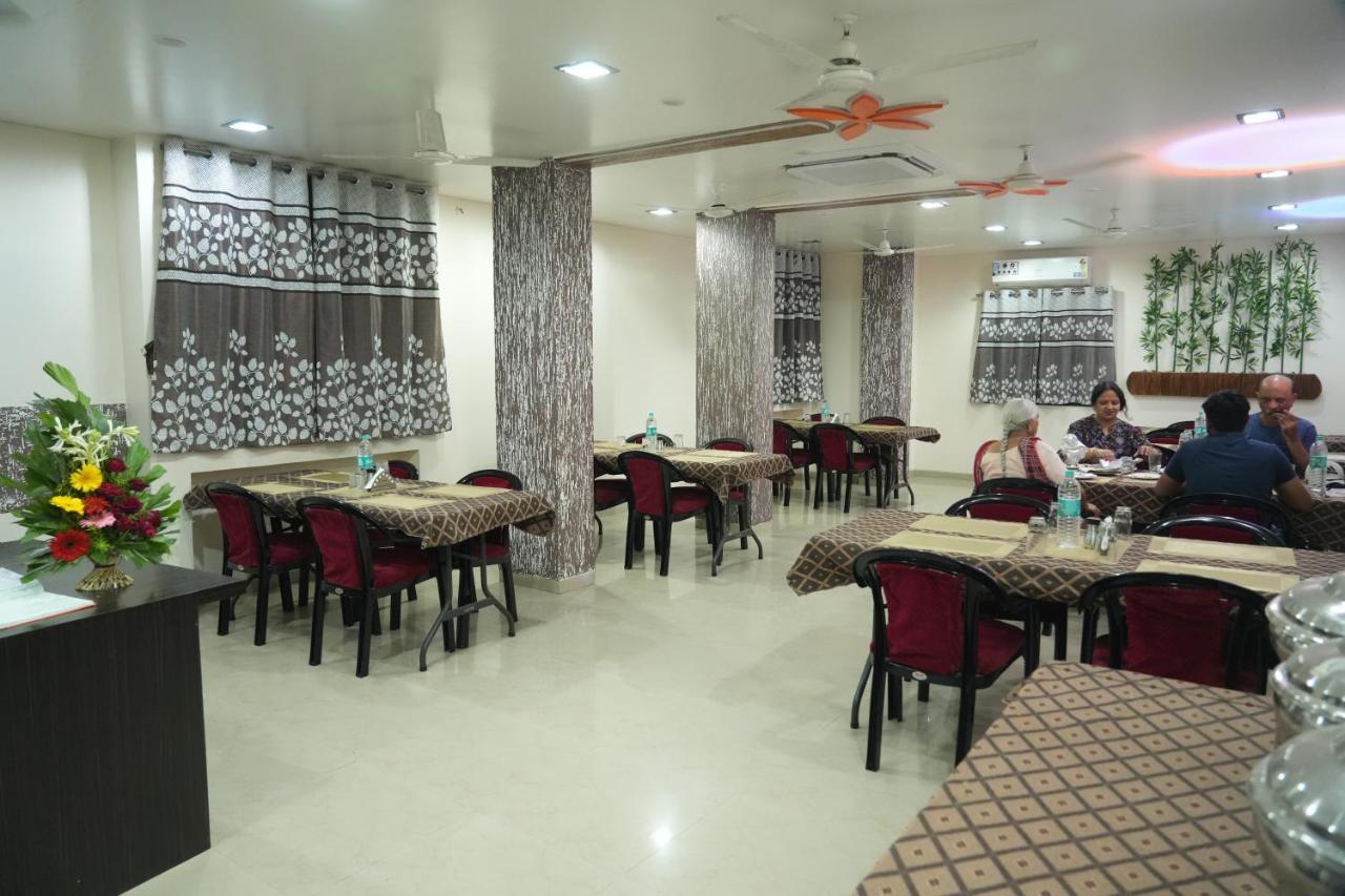 Hotel Avon International Aurangabad  Exteriör bild