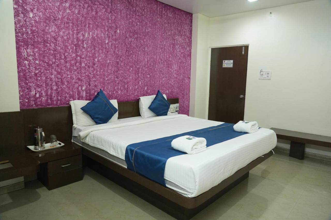 Hotel Avon International Aurangabad  Exteriör bild