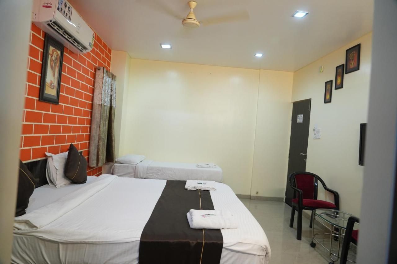 Hotel Avon International Aurangabad  Exteriör bild