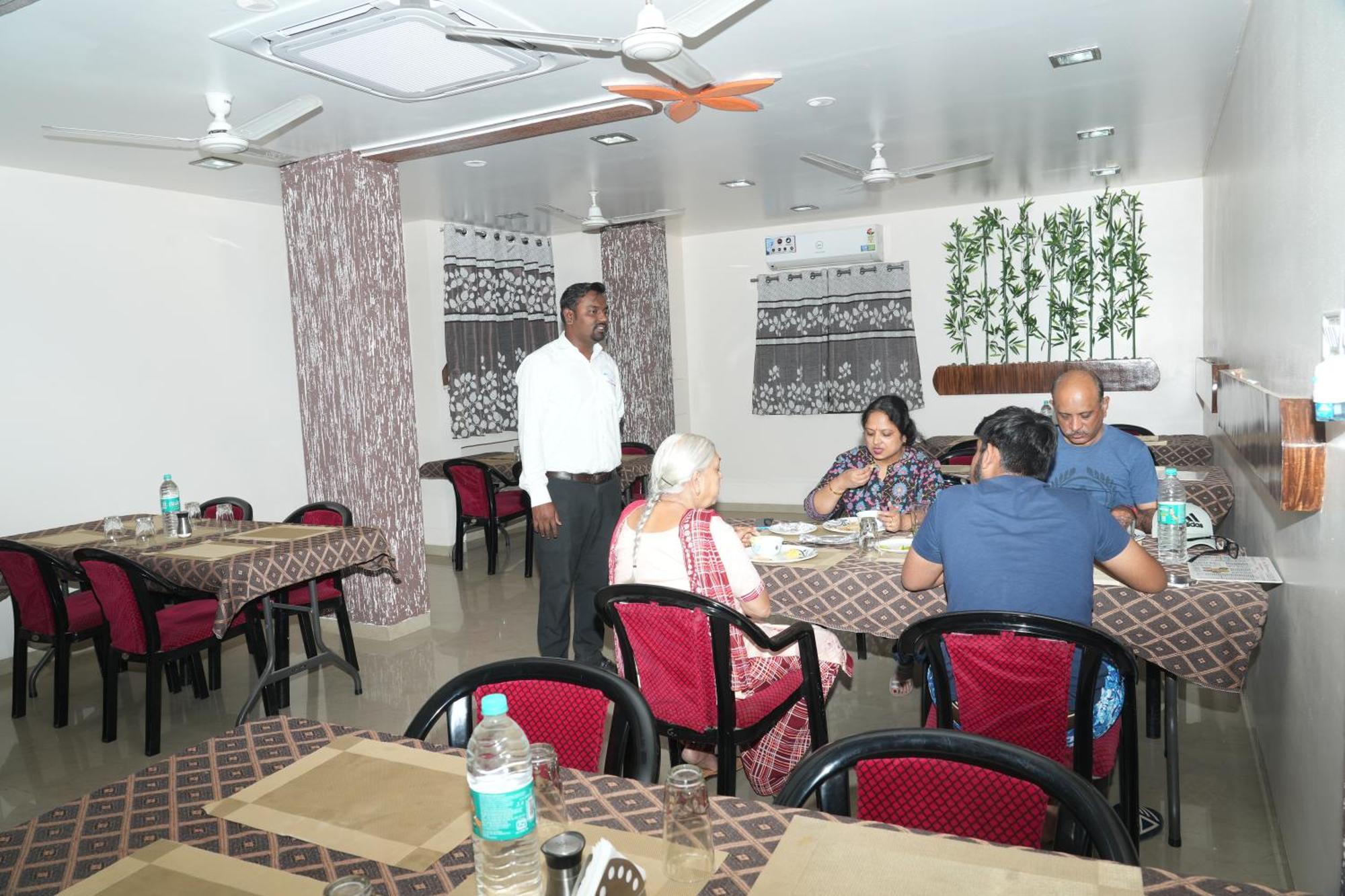 Hotel Avon International Aurangabad  Exteriör bild
