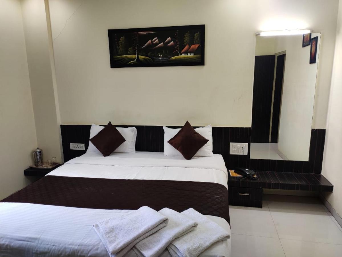 Hotel Avon International Aurangabad  Exteriör bild