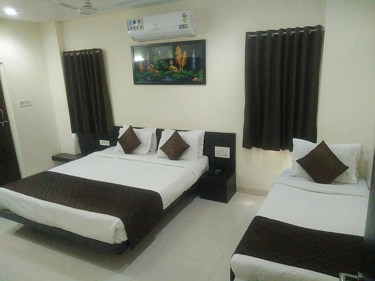 Hotel Avon International Aurangabad  Exteriör bild